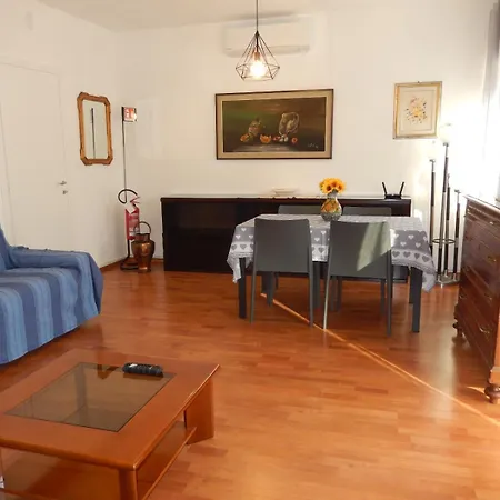 Heidi In Centro Storico Λατζίζε